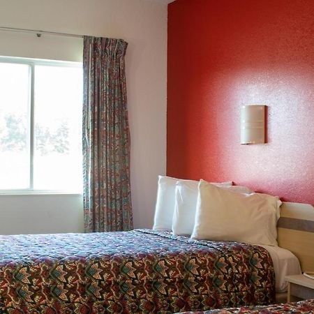 Morgantown Inn & Suites Buitenkant foto