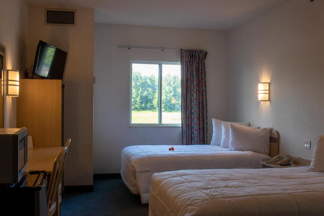 Morgantown Inn & Suites Buitenkant foto