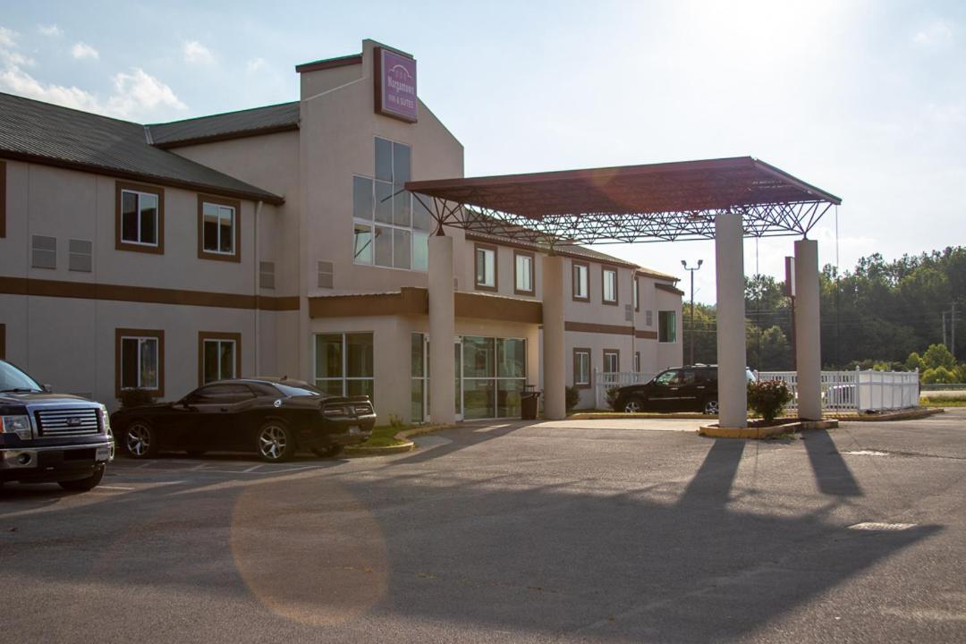 Morgantown Inn & Suites Buitenkant foto